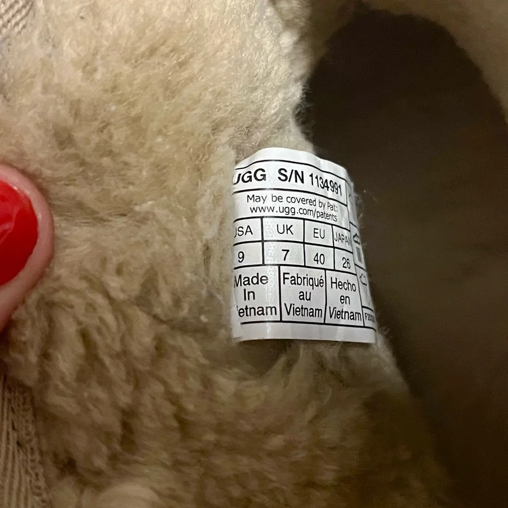 ugg platforms color sand !
Worn once! - Picture 5 of 6